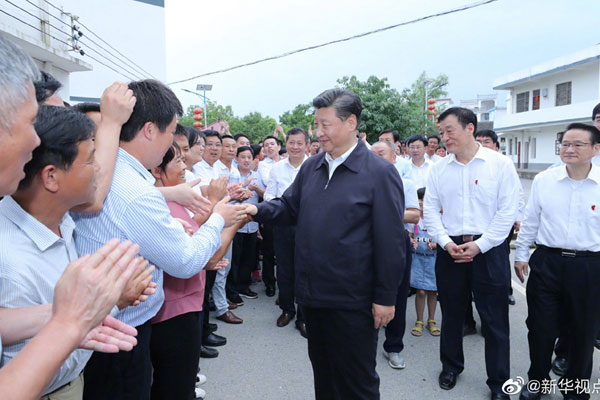 1566803372486517.jpg 習(xí)近平到潭頭村看望老區(qū)群眾