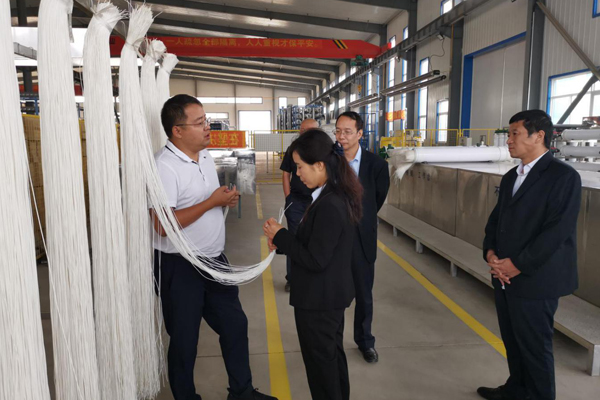 陜西航天建設(shè)集團(tuán)有限公司總經(jīng)理、黨委副書記謝明娟率隊(duì)赴遼寧一諾環(huán)保產(chǎn)業(yè)集團(tuán)開展考察調(diào)研工作