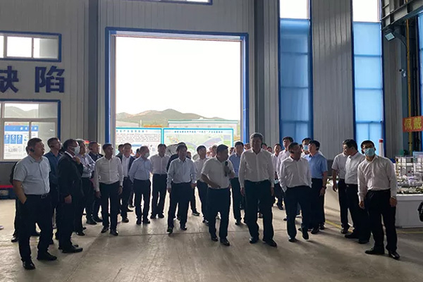 內蒙古自治區(qū)黨委常委、通遼市委書記孟憲東攜考察團到一諾環(huán)境考察指導