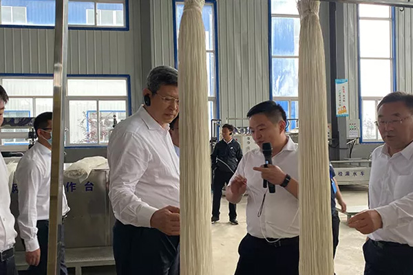 內蒙古自治區(qū)黨委常委、通遼市委書記孟憲東攜考察團到一諾環(huán)境考察指導